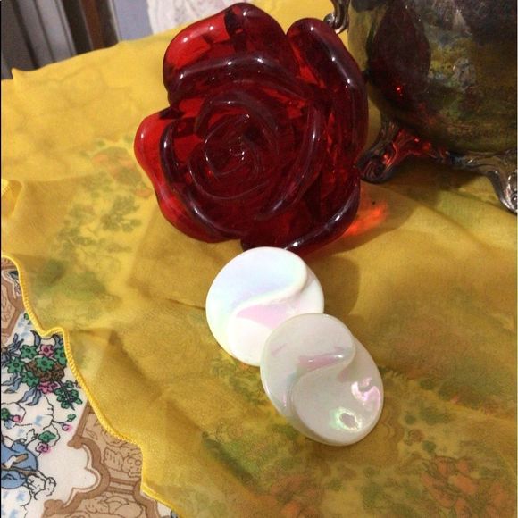 Vintage Retro Button Earrings 1960’s Lucite Iridescent White Swirl Pierced - Picture 8 of 14